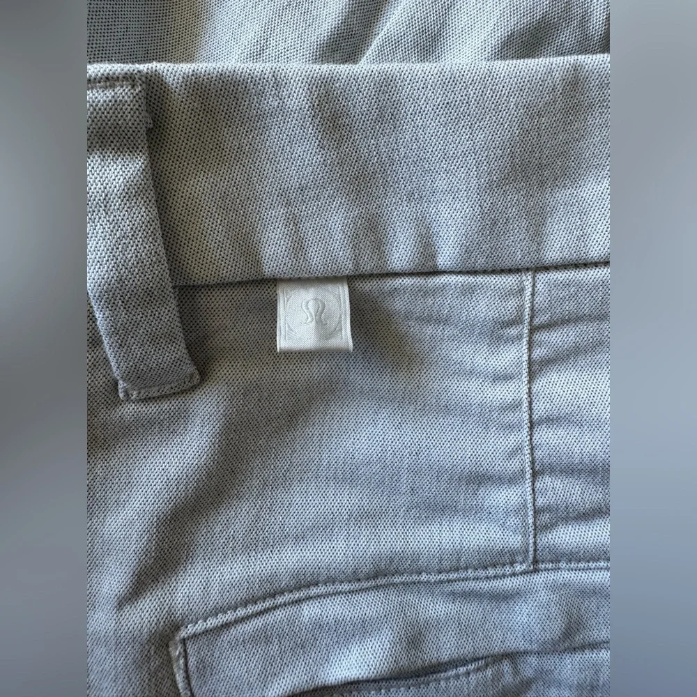 Lululemon Commission Relaxed Short Qwick Oxford Light Gray Sz 36 Flat Front